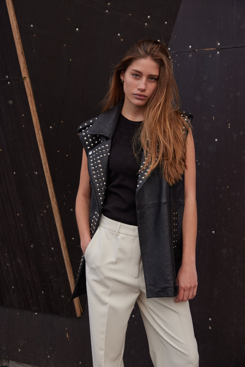 Clove Zhoa Leather Waistcoat | Black